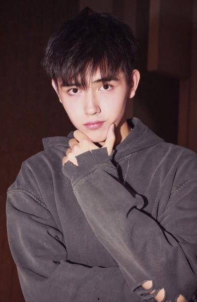 娱乐圈00后男星,娱乐圈00后男星崛起之路